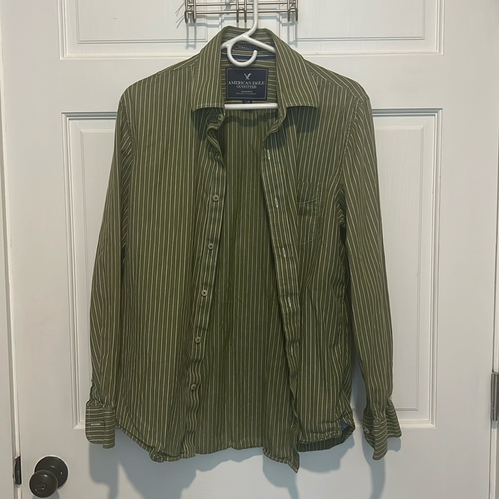 American Eagle vintage fit button up shirt